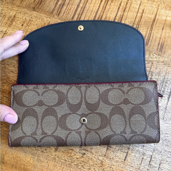 COACH Signature C Accordian wallet.  Faux Alligator trim. Excellent condition. - Picture 4 of 10